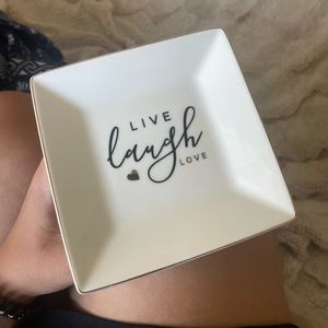 Tiny plate, can be sued for soap/jewelry/keys